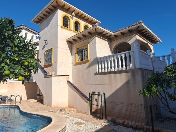 Villa for sale in La Zenia
