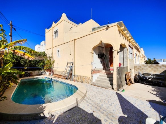 Town House for sale in San Miguel de Salinas