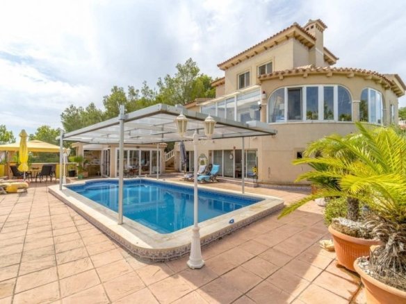 Villa for sale in Pinar de Campoverde