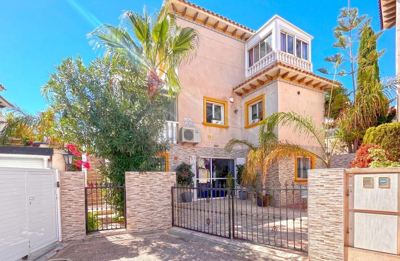 Villa for sale in La Zenia
