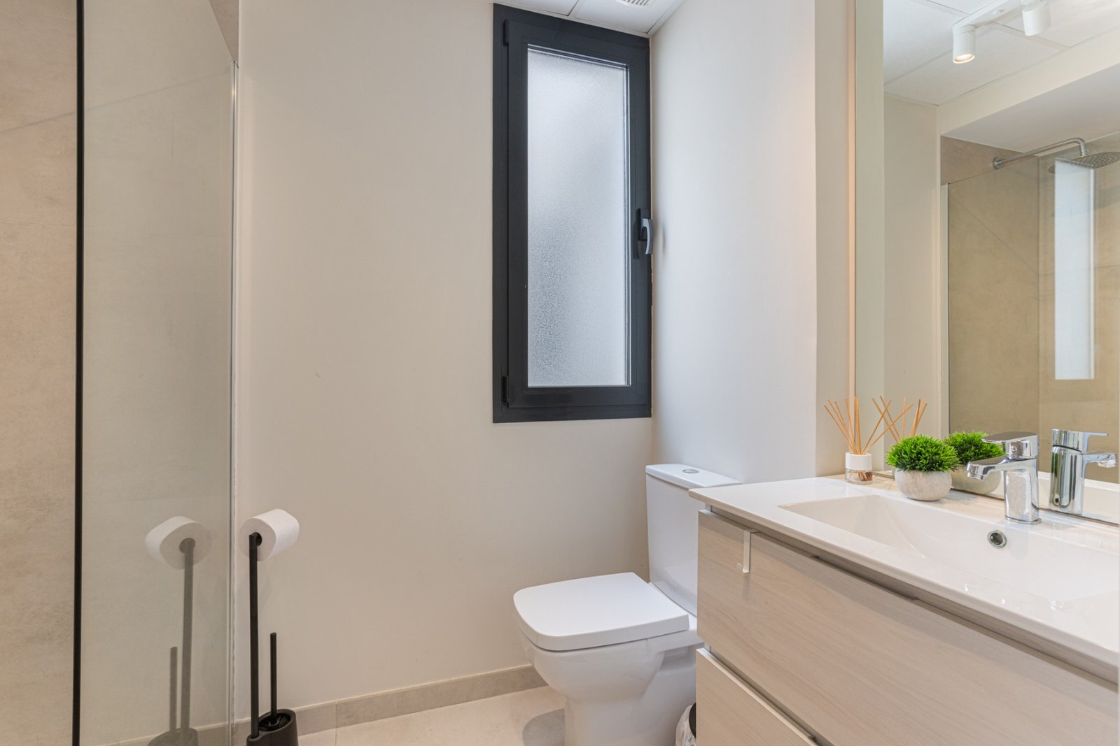 o_1j09q5tnm1mfk7m2udc1bc8h5t3e