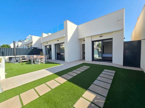 Villa for sale in Pilar de La Horadada
