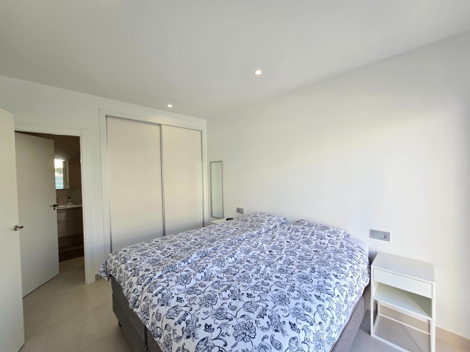 o_1j7h7l71s15nh7bs1a8k131s162r3f