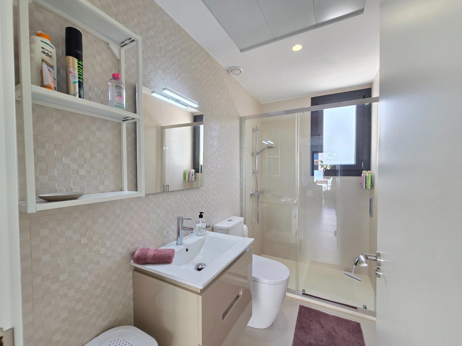 o_1j7h7l71s1hr24cg17a61c1m52r3b