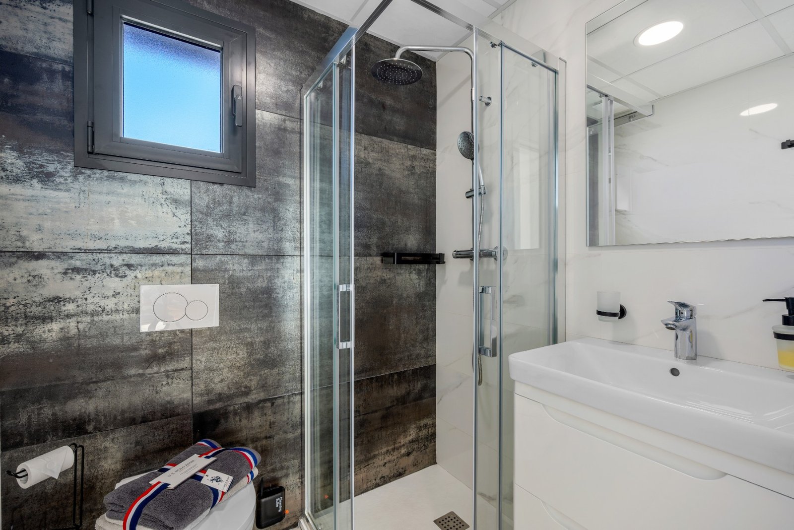 o_1j97neu331nu61pddloc18b0140j2s