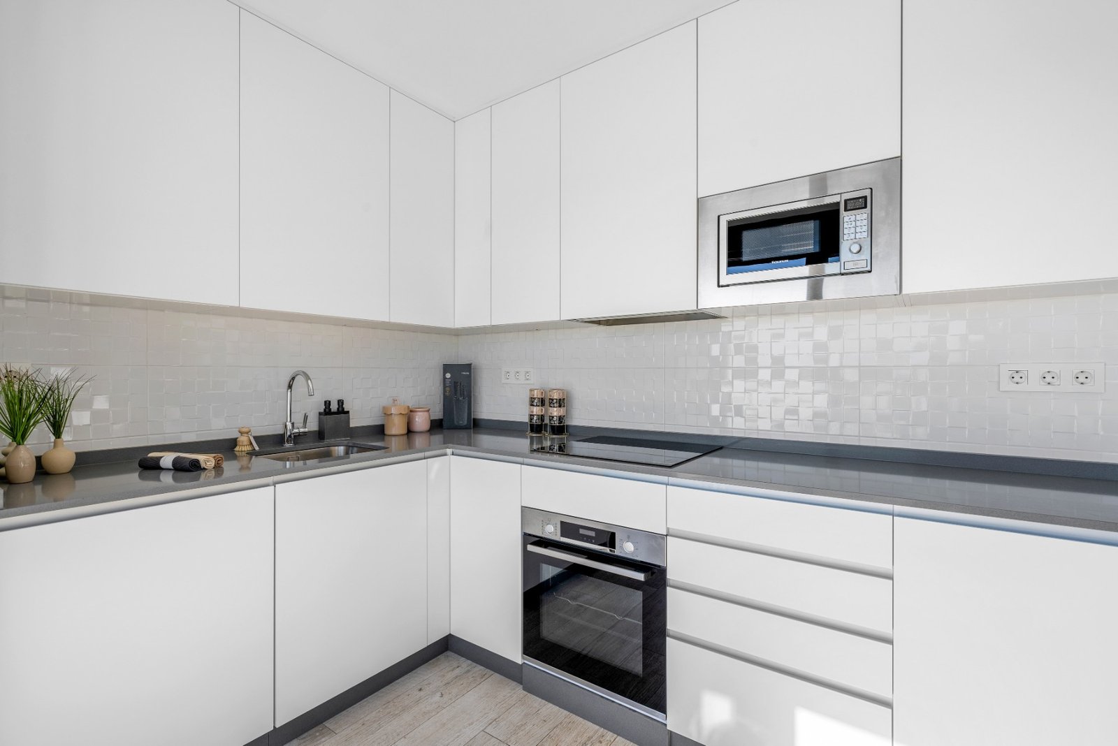 o_1j97neu331sutpn8136hng4pe32o