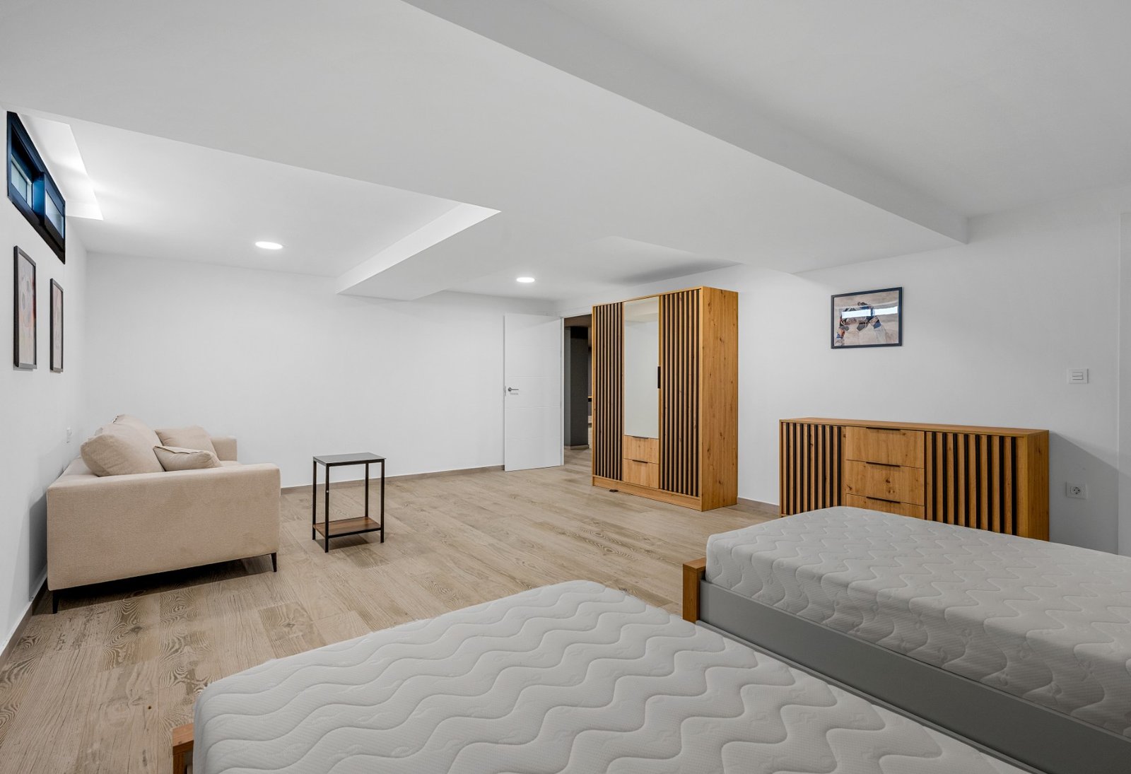 o_1j97neu341ulr141b1gl01h3feo3b