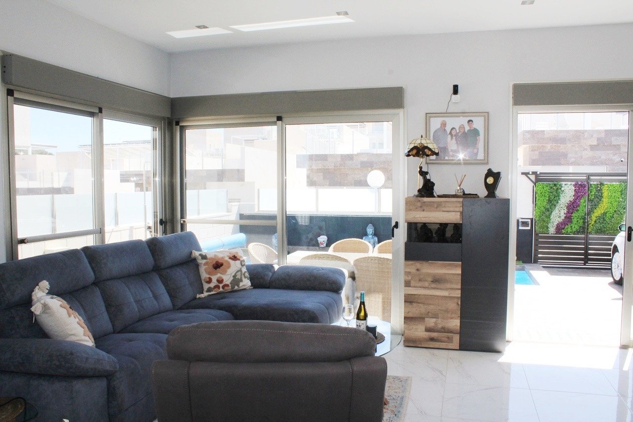 o_1j9fa0uh5brf3bccaq1idtdu82q