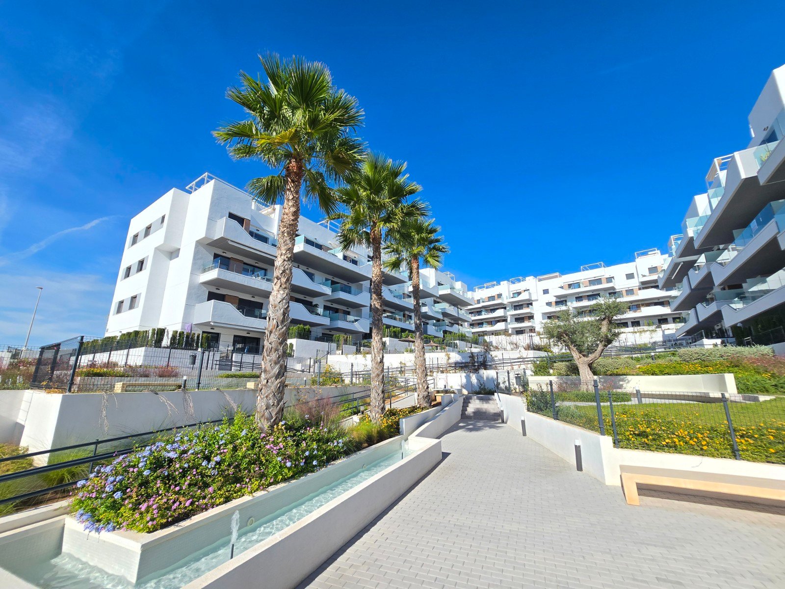 o_1j9pc2iplp5619uv496rn51r082t