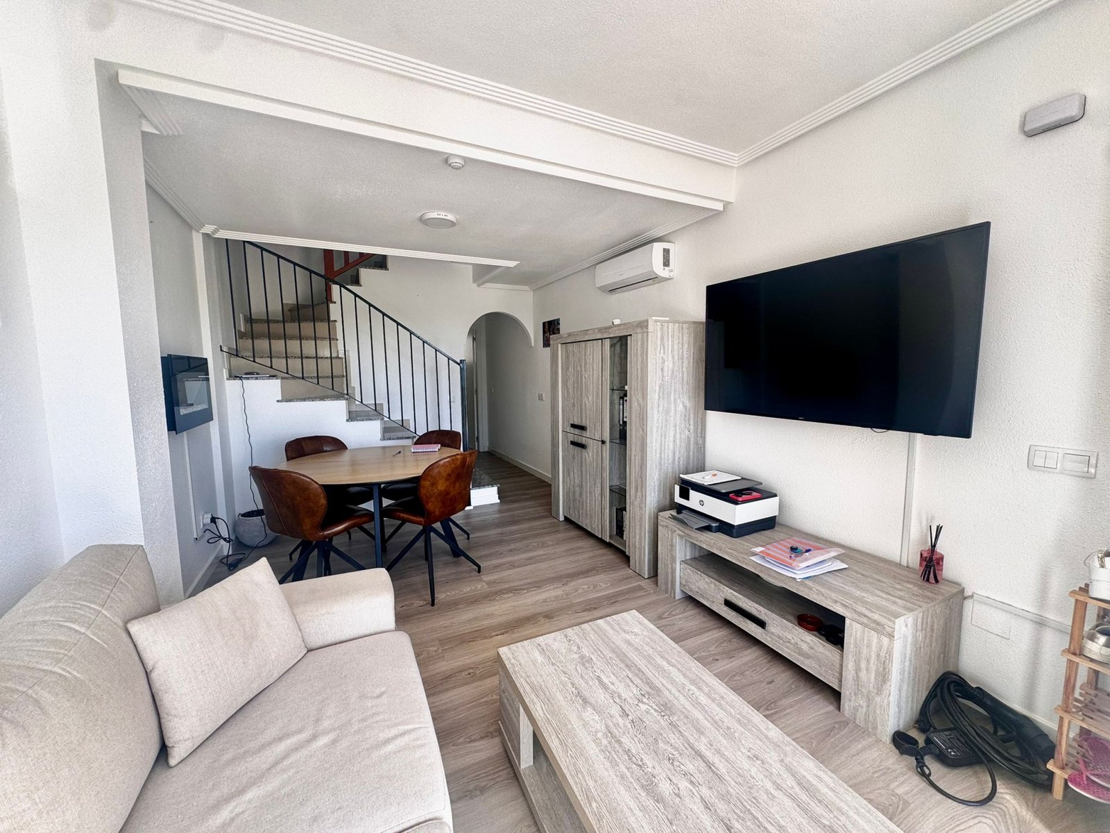 property_attachment_1nwsch8mdx_20251121022948