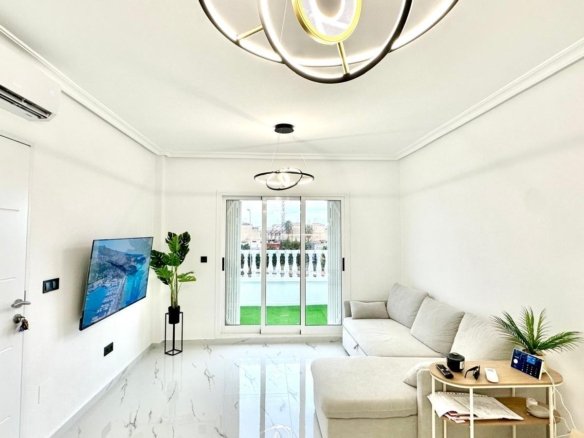 Bungalow for sale in Orihuela Costa