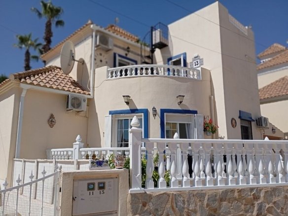 Villa for sale in Villamartin