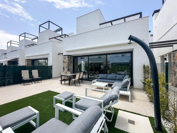 Villa for sale in Los Alcazares
