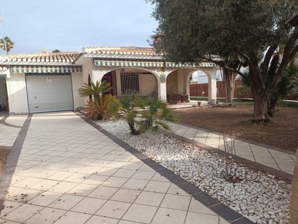 Villa for sale in Orihuela Costa