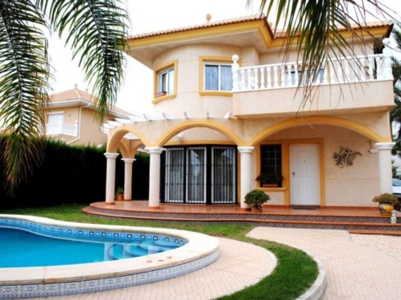 Villa for sale in La Zenia