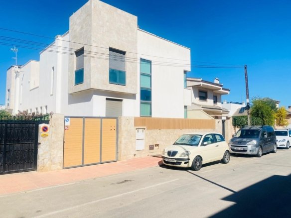 Villa for sale in Santiago de la Ribera