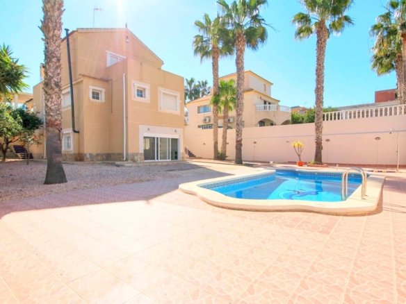 Villa for sale in La Zenia