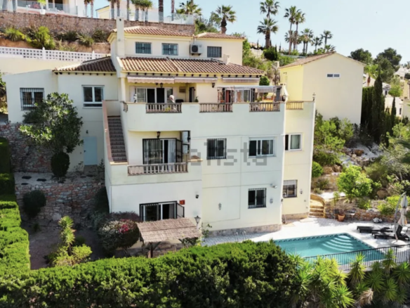 Villa for sale in Villamartin