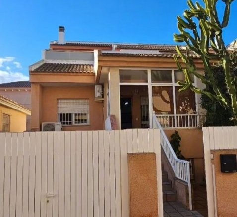 Town House for sale in Los Alcazares