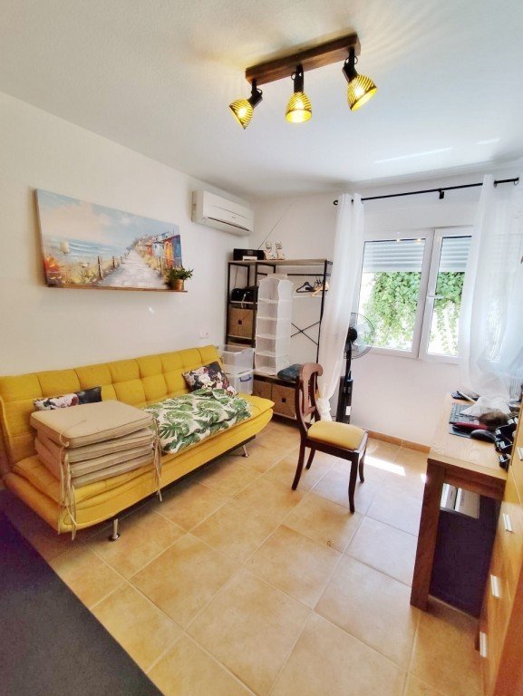 o_1j8387qr41qdcecg1blr1m44bf1if