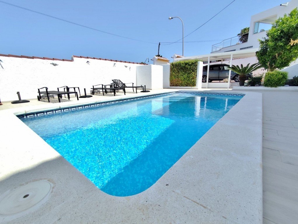 o_1j8387qr41vocen25ld9m0n67jc