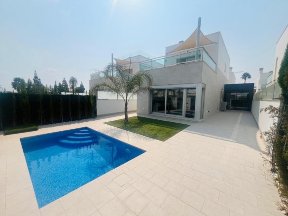 Villa for sale in Los Alcazares