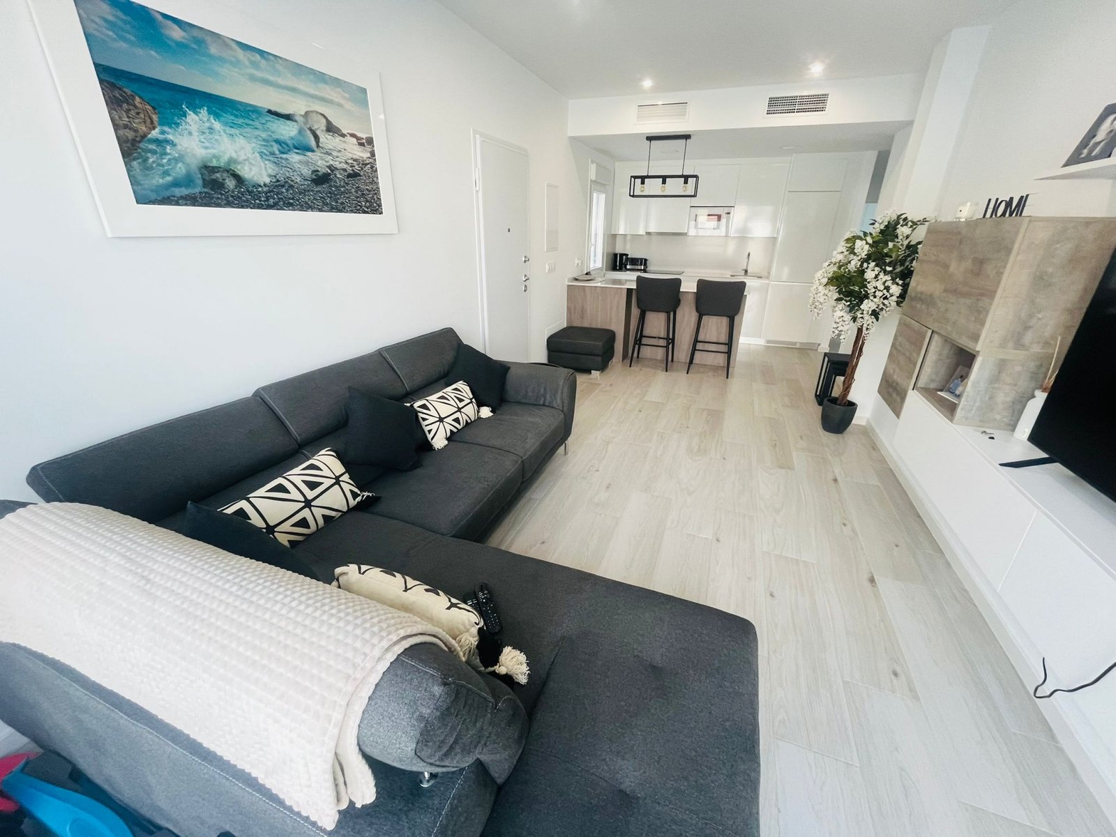 property_attachment_1nnwovml76_20250819010503