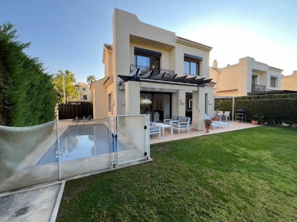 Villa for sale in Los Alcazares