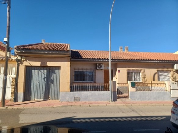 Town House for sale in Roldan