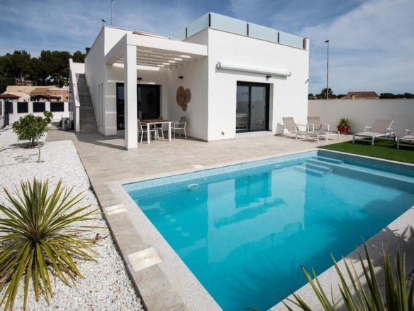 Villa for sale in Pinar de Campoverde