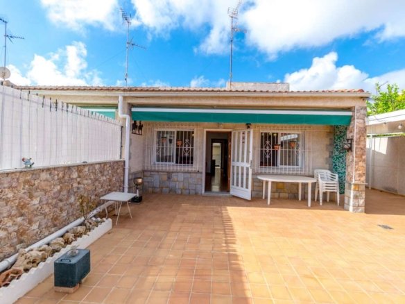 Town House for sale in Santiago de la Ribera