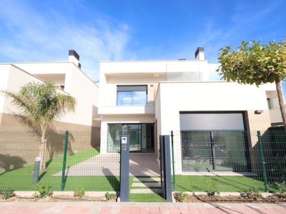 Villa for sale in Los Alcazares