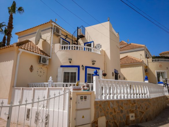 Villa for sale in Villamartin