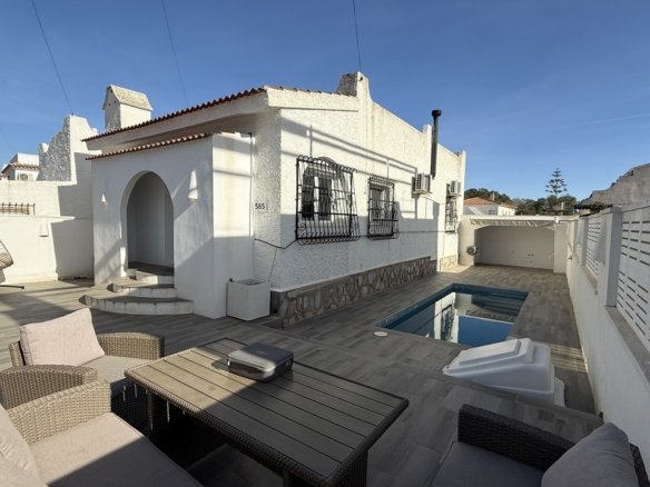 Villa for sale in Villamartin