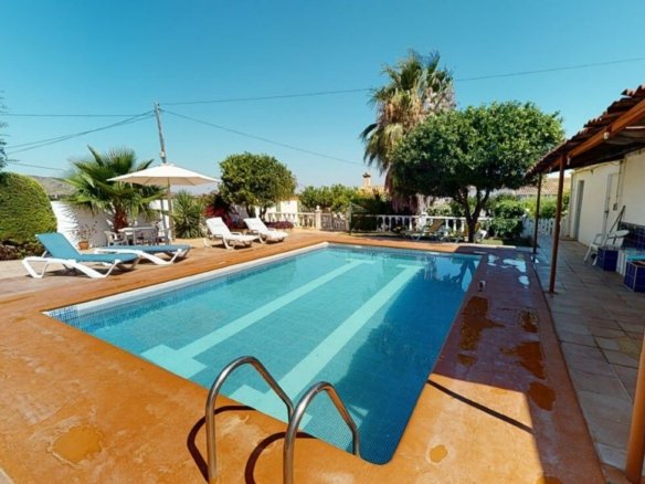 Villa for sale in Los Belones