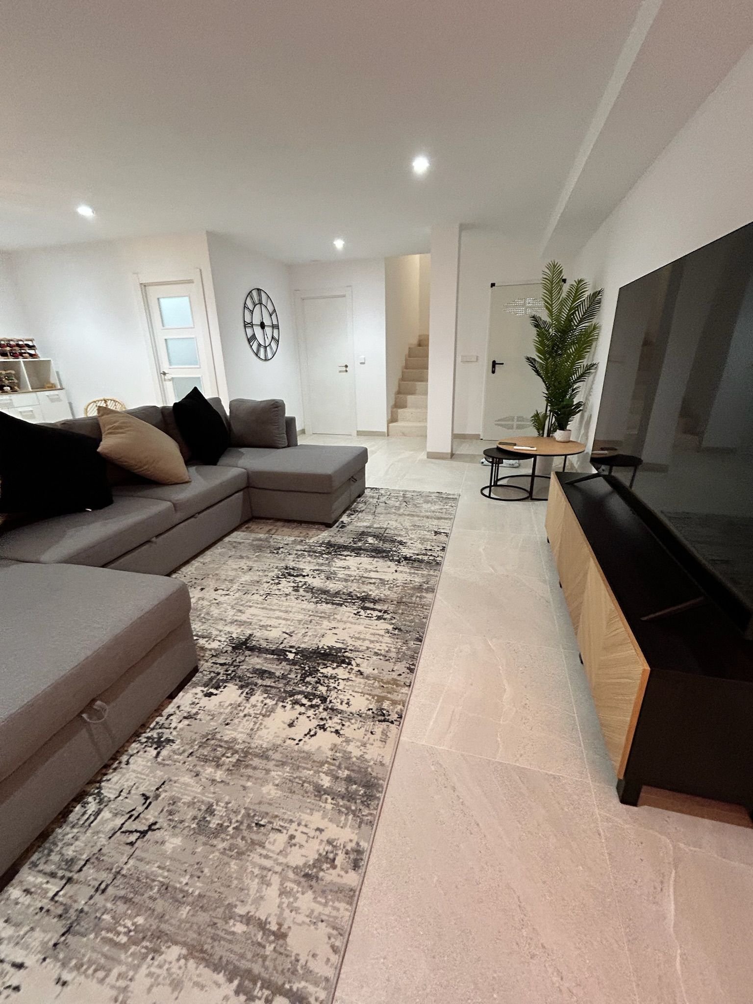 61b81817-f237-4b6d-8795-796654fd98d5