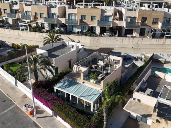 Villa for sale in La Zenia