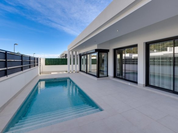 Villa for sale in Pinar de Campoverde