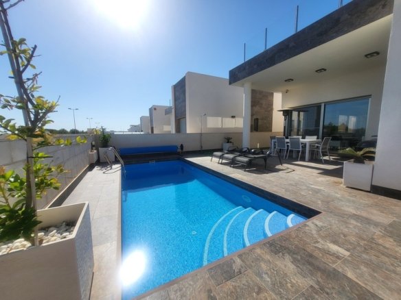 Villa for sale in Villamartin