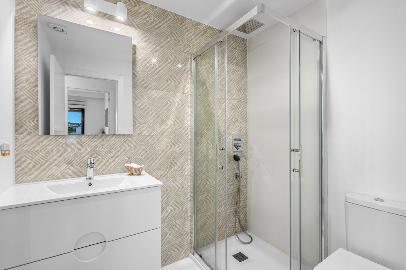 o_1jgupicp7sfm1ct2ncv1hf4119e1t