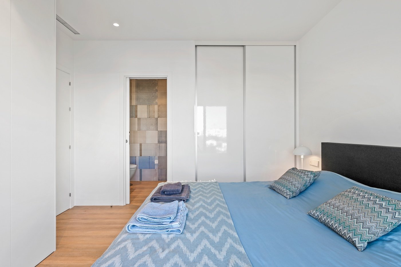 o_1jhdkq7p71jjf1e8dv7u161u1m962o