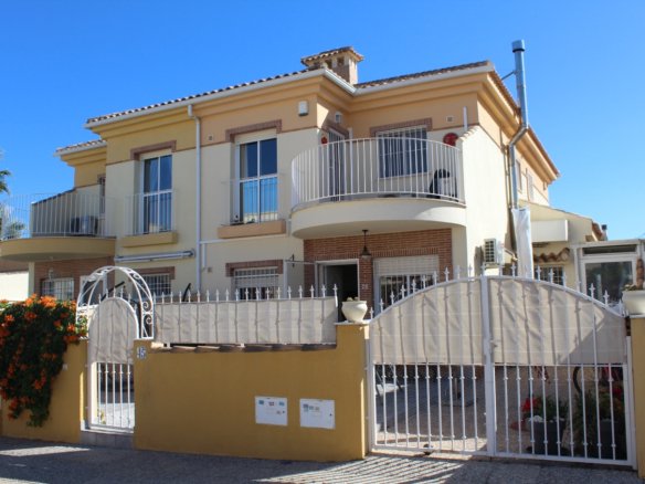 Villa for sale in Villamartin