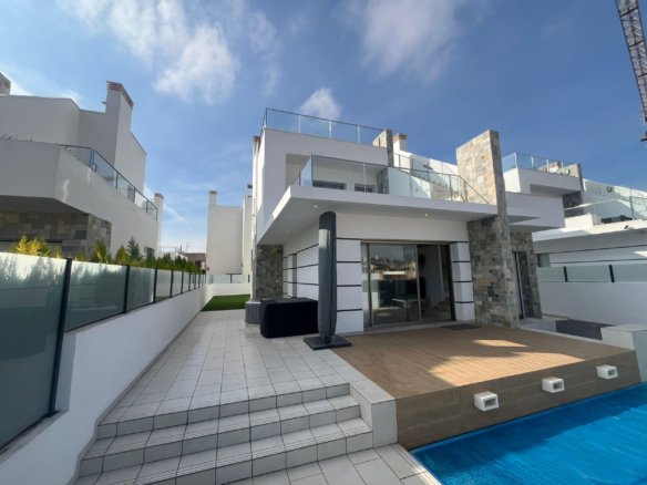 Villa for sale in Los Alcazares
