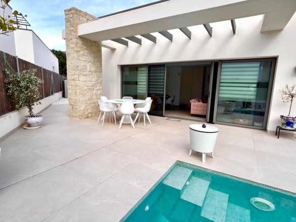 Villa for sale in San Miguel de Salinas