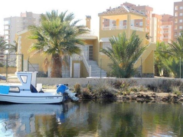 Villa for sale in La Manga del Mar Menor