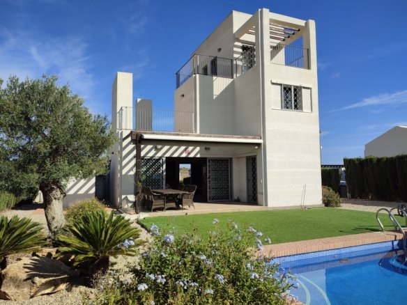 Villa for sale in Peraleja Golf