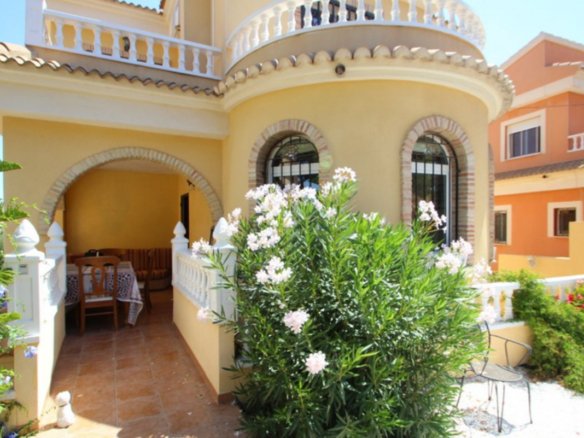 Villa for sale in Villamartin