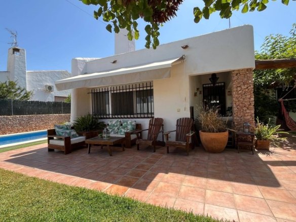 Villa for sale in Santiago de la Ribera