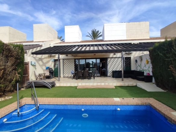 Villa for sale in Peraleja Golf