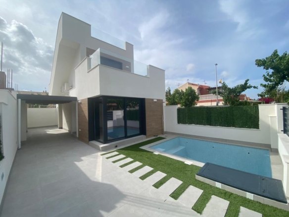 Villa for sale in Los Alcazares
